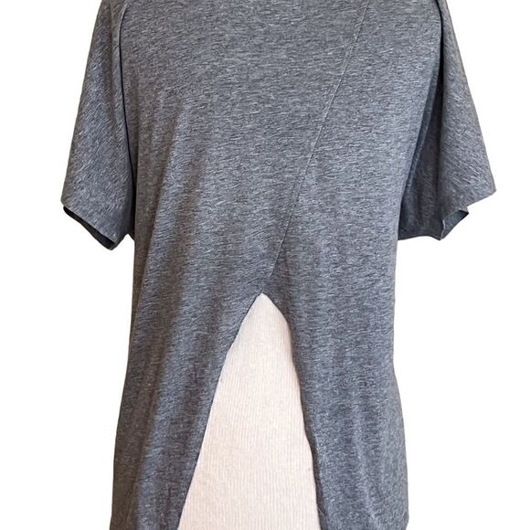 Simple gray T-shirt with open back. - Picture 7 of 8